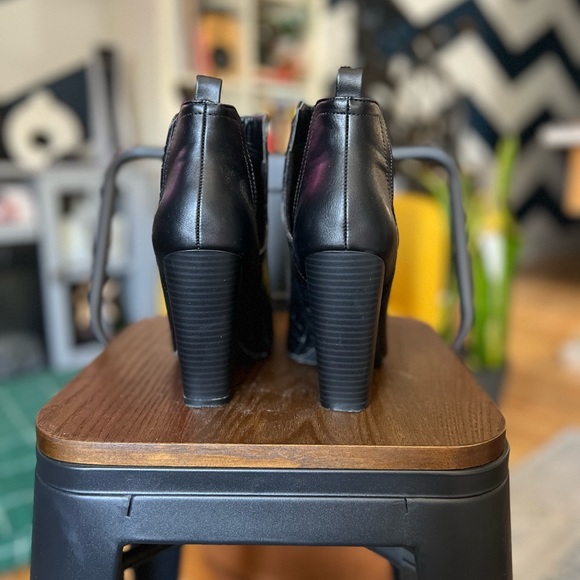 Black Crocodile Skin Heeled Ankle Boot - Picture 4 of 5